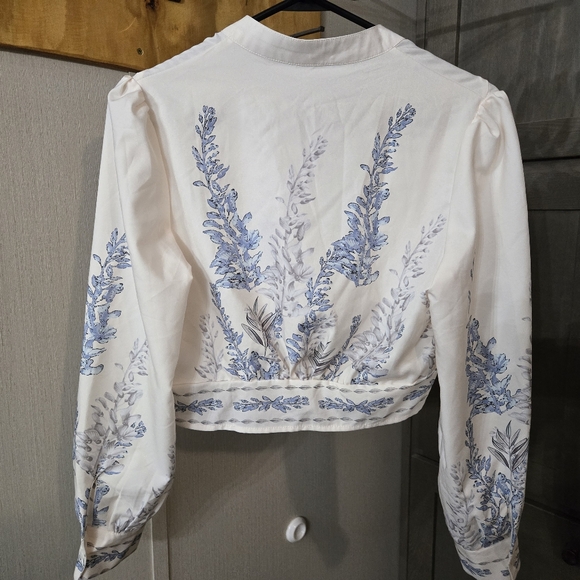 Beautiful Floral Country Blouse - Picture 3 of 5